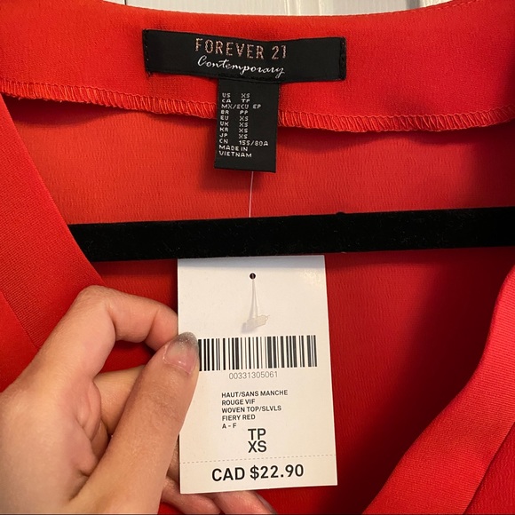 F21 Contemporary Sleeveless Blouse - Picture 2 of 3